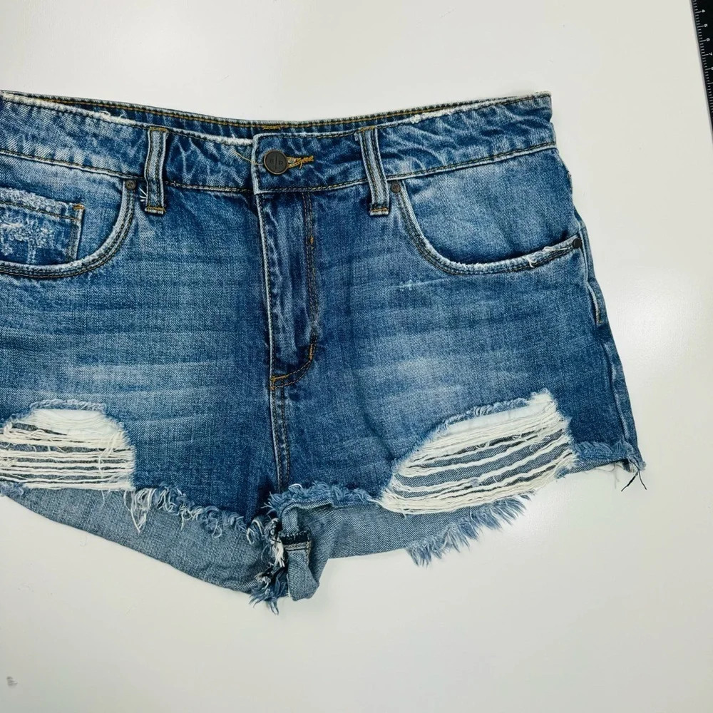 BP. Distressed Medium Wash‎ Short Shorts Sz 28 - Picture 2 of 9
